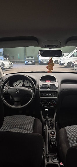 Peugeot 206 SW 9 of 11