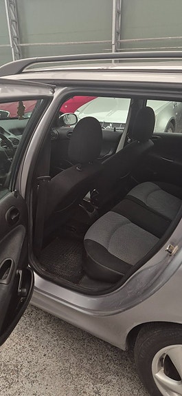 Peugeot 206 SW 8 of 11