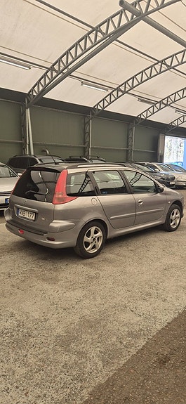Peugeot 206 SW 4 of 5
