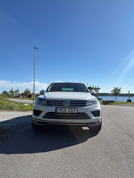 Volkswagen Touareg 2 of 7