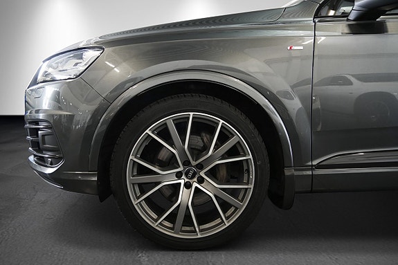 Audi Q7 3 of 5