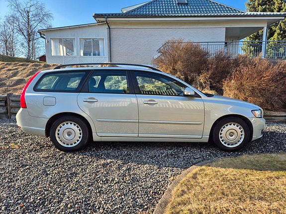 Volvo V50 2 of 5
