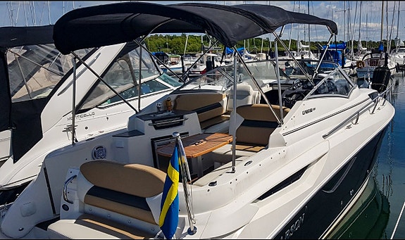 Larson Cabrio 285 Volvo Penta D4-260 EVC - Jolle & Trailer 3 of 5