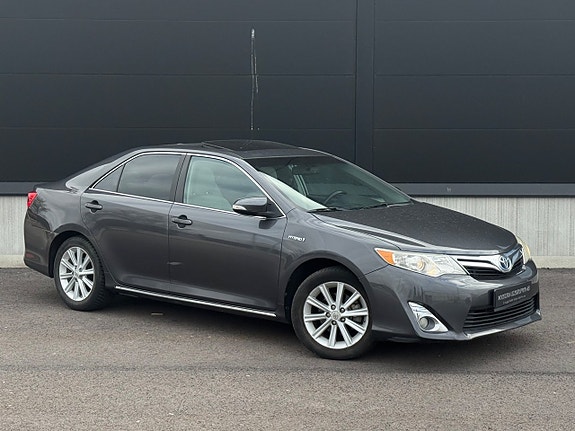 Toyota Camry 4 of 5