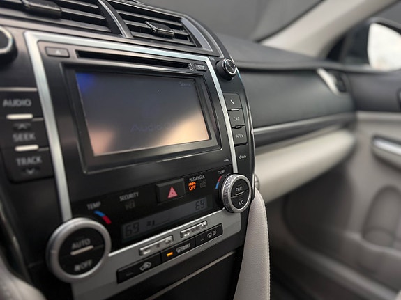 Toyota Camry 18 of 20