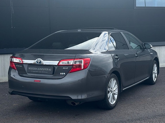 Toyota Camry 5 of 5