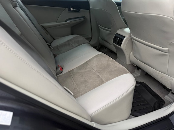 Toyota Camry 12 of 20