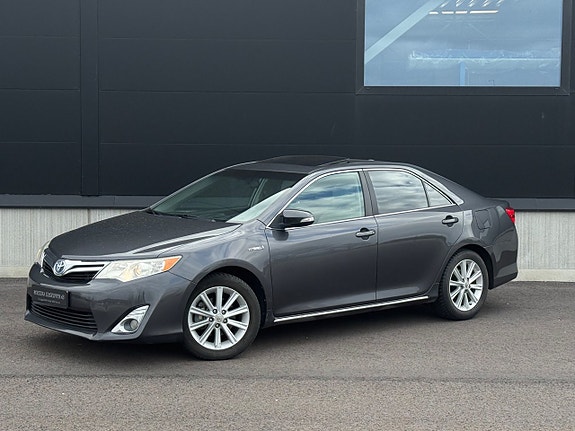 Toyota Camry 2 of 5