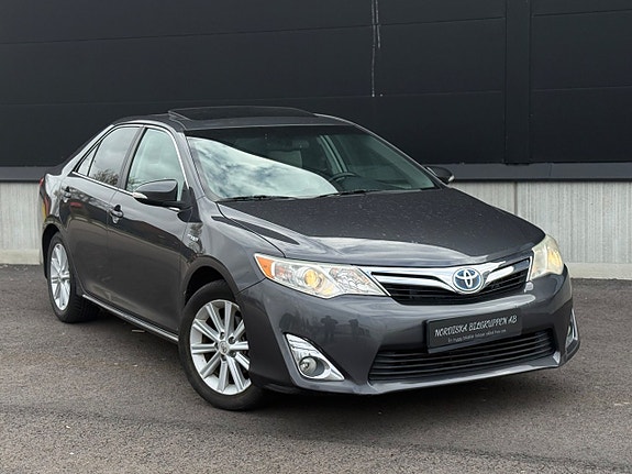 Toyota Camry 3 of 5