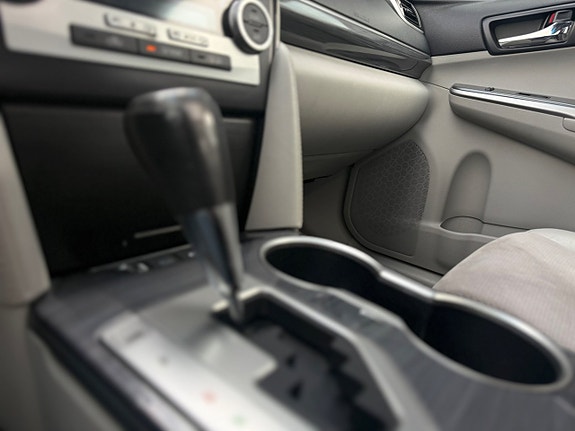 Toyota Camry 17 of 20