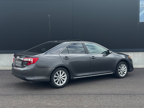 Toyota Camry 6 of 20