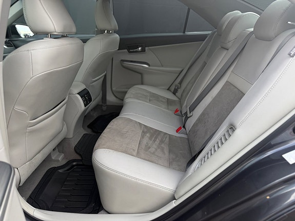 Toyota Camry 10 of 20