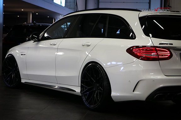 Mercedes-Benz C63 5 of 5