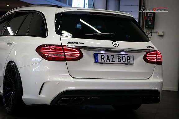 Mercedes-Benz C63 6 of 27