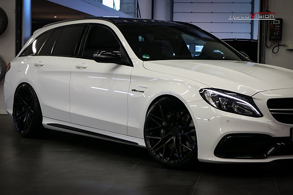 Mercedes-Benz C63 3 of 5