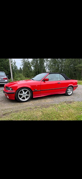 BMW 323i 2 of 5