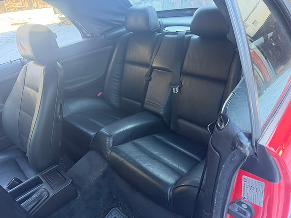 BMW 323i 3 of 5