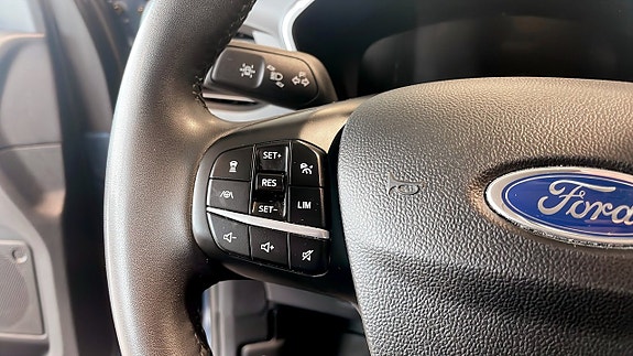 Ford Kuga 9 of 12