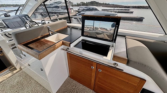 Sealine 47 2011 Finland 4 of 5