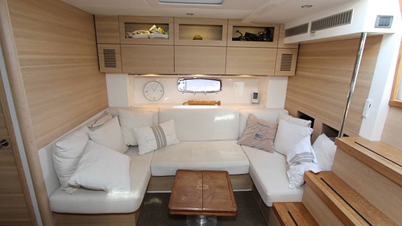 Sealine 47 2011 Finland 8 of 12