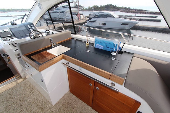Sealine 47 2011 Finland 2 of 5