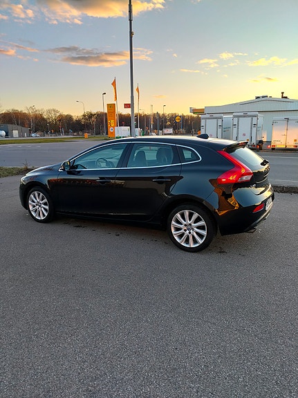 Volvo V40 3 of 10