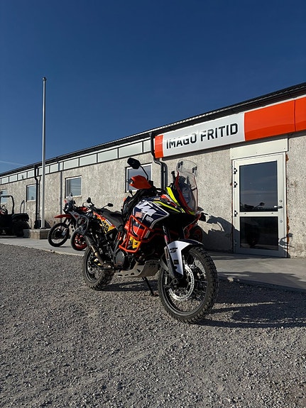 KTM 1090 Adventure R 2 of 3