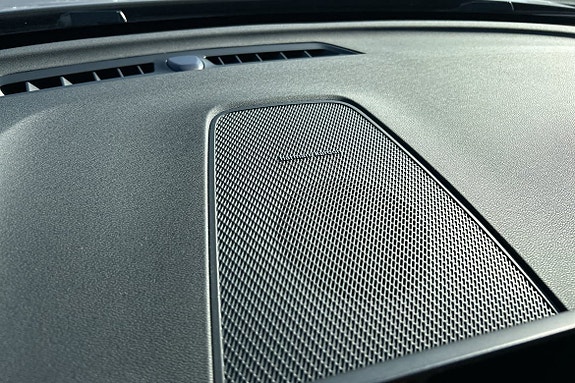 Volvo XC60 14 of 16