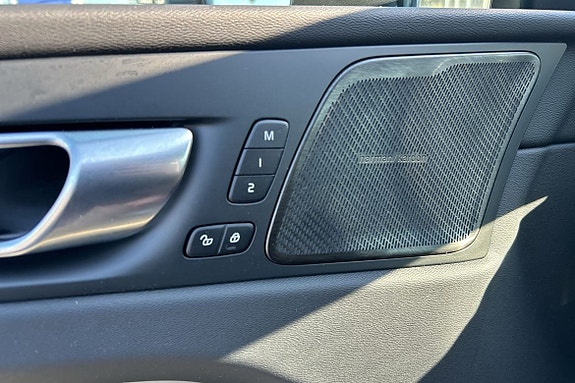 Volvo XC60 13 of 16