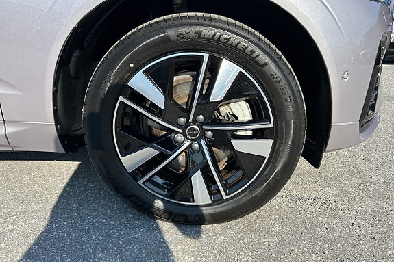 Volvo XC60 12 of 16