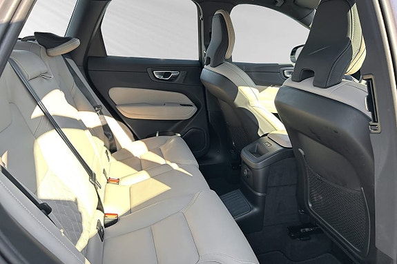 Volvo XC60 11 of 16