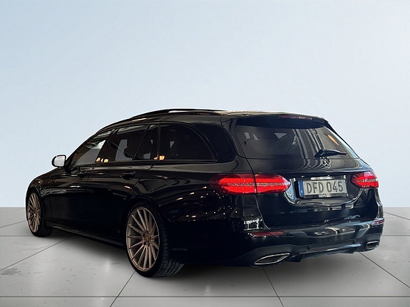 Mercedes-Benz E220 5 of 5