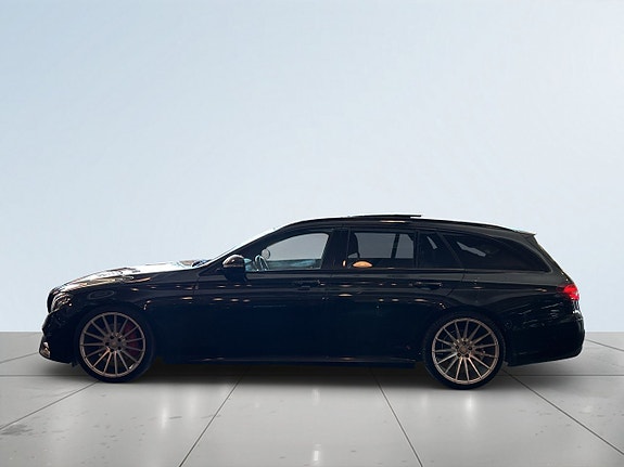 Mercedes-Benz E220 4 of 5