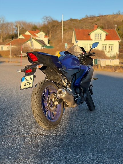 Yamaha YZF-R125 3 of 5