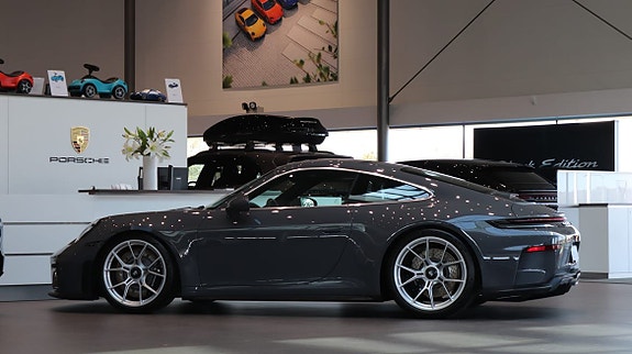 Porsche 911 4 of 5