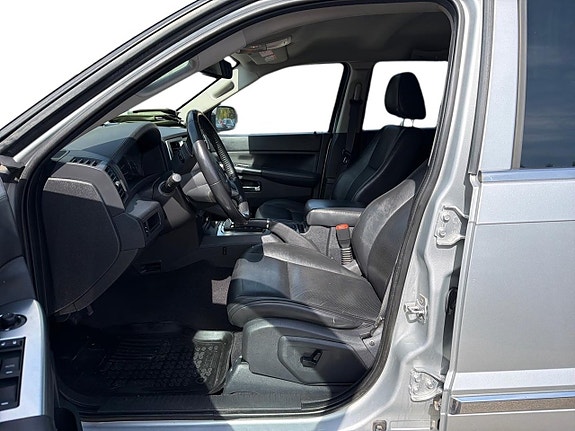 Jeep Grand Cherokee 13 of 24