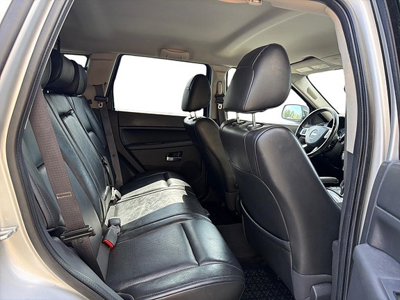 Jeep Grand Cherokee 12 of 24