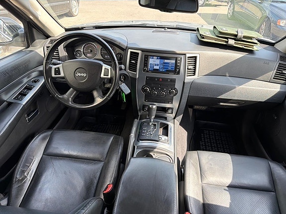 Jeep Grand Cherokee 11 of 24