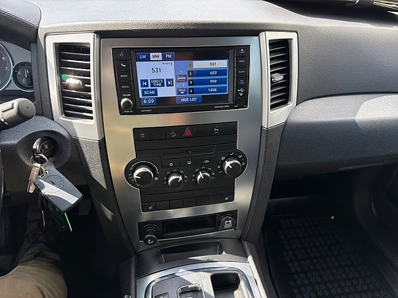 Jeep Grand Cherokee 10 of 24