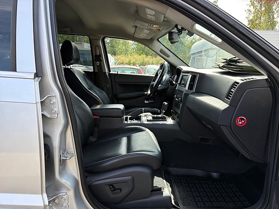 Jeep Grand Cherokee 14 of 24