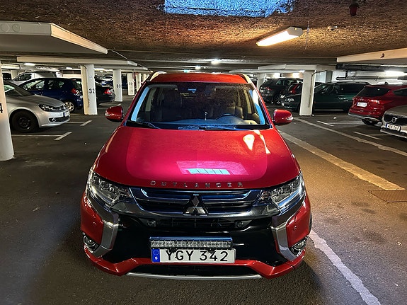 Mitsubishi Outlander 2 of 12