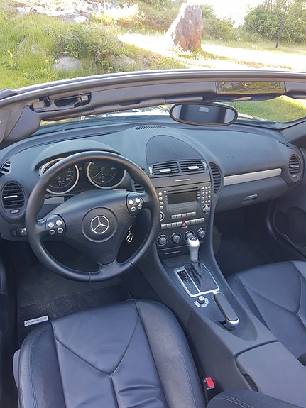 Mercedes-Benz SLK350 4 of 5