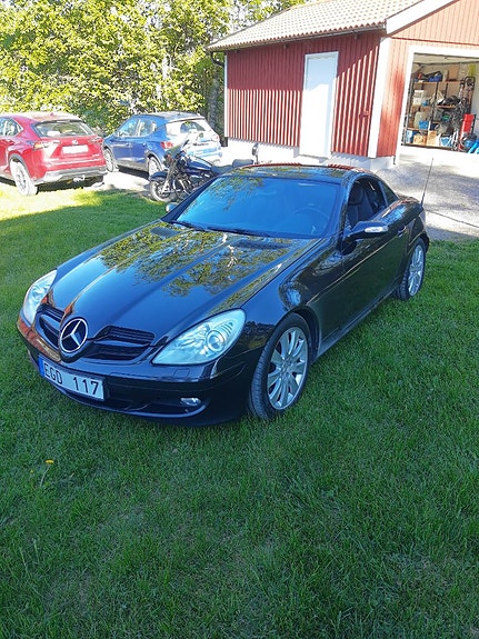 Mercedes-Benz SLK350 2 of 5