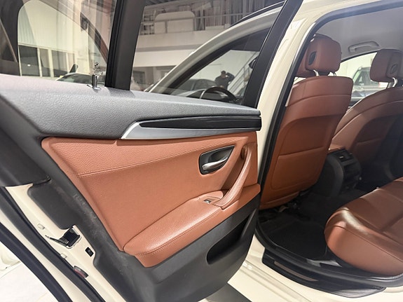 BMW 520d 14 of 16