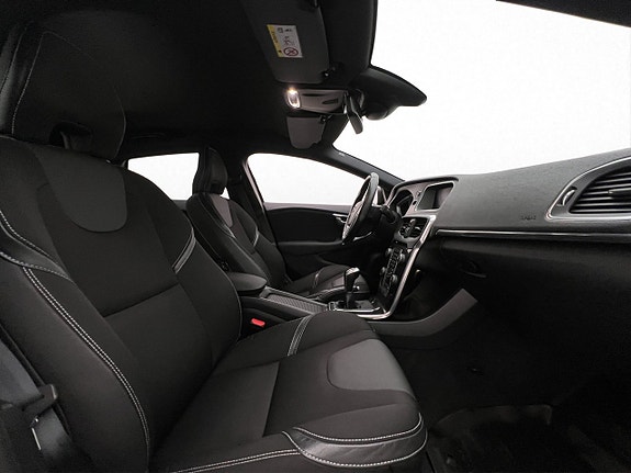 Volvo V40 21 of 27