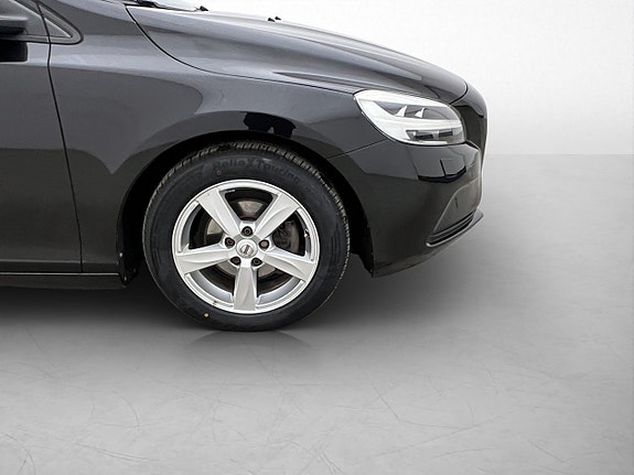 Volvo V40 25 of 27
