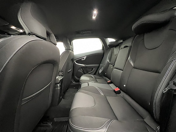 Volvo V40 20 of 27