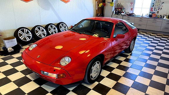 Porsche 928