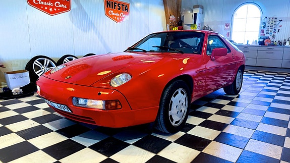 Porsche 928 2 of 24