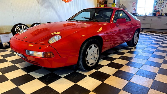 Porsche 928 3 of 24